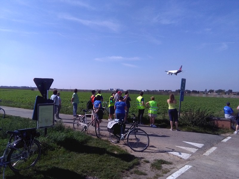Met de fiets rond de luchthaven Met de fiets rond de luchthaven